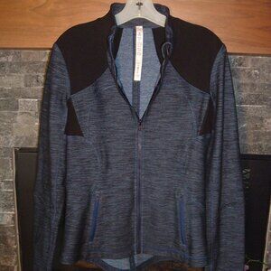 Lululemon Define Navy w/black shoulders Jacket Size 10 (denim-look spandex)